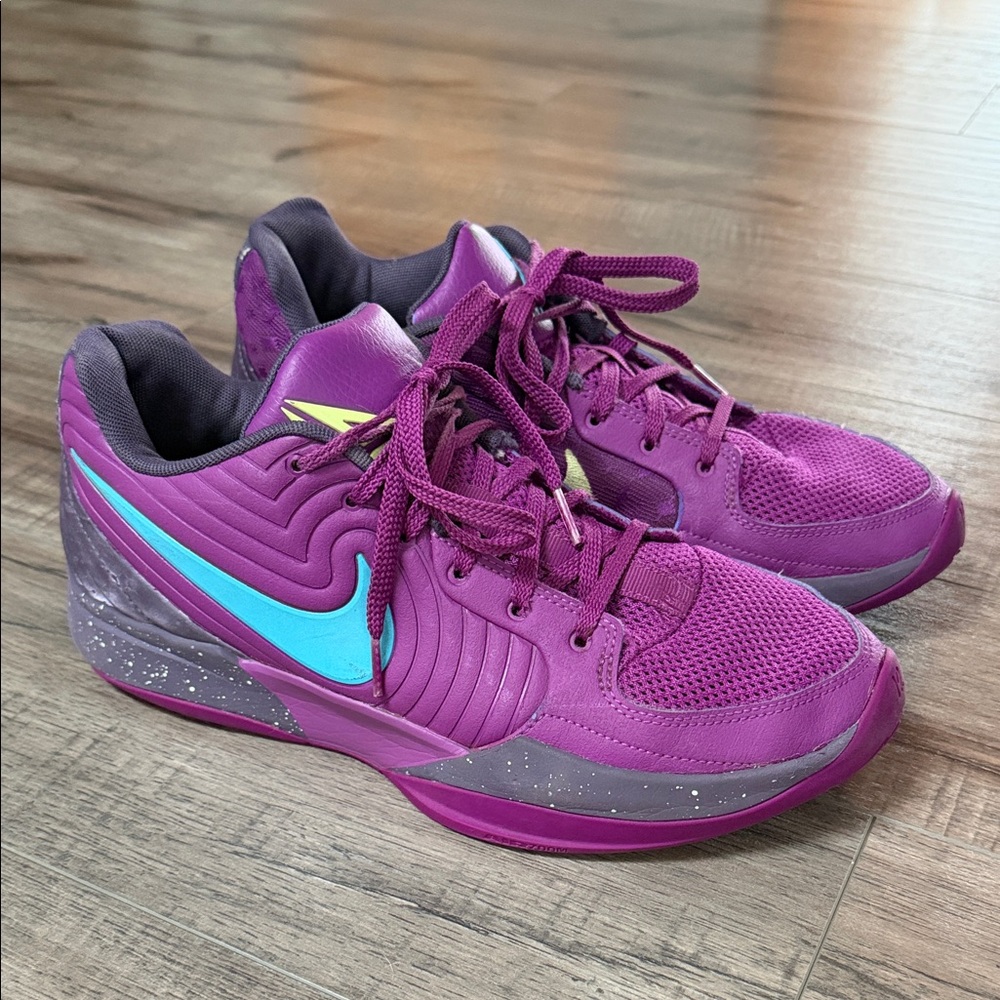 Men’s Nike sneakers